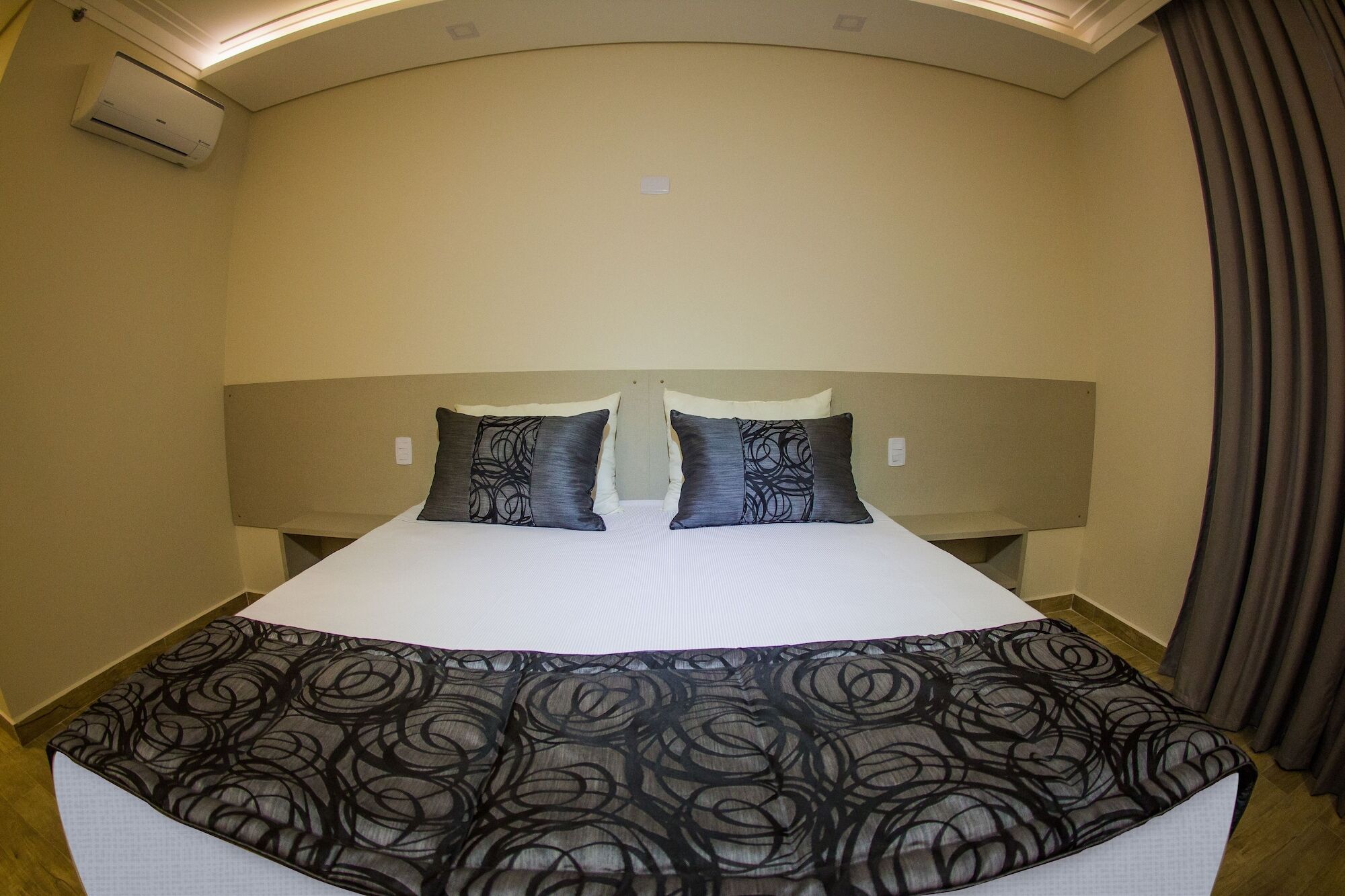 Summit Suites Hotel Cacapava Buitenkant foto